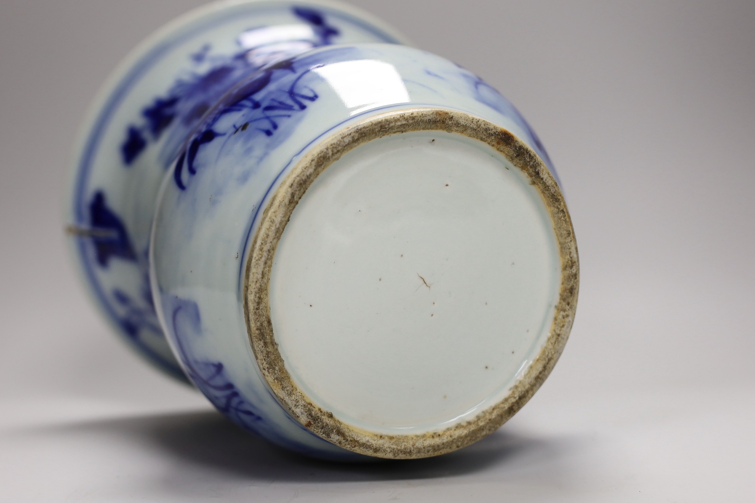 A Chinese blue and white jar, zhadou, Qing dynasty, 21cm